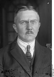 220px-Bundesarchiv_Bild_102-12733,_Hjalmar_Schacht.jpg