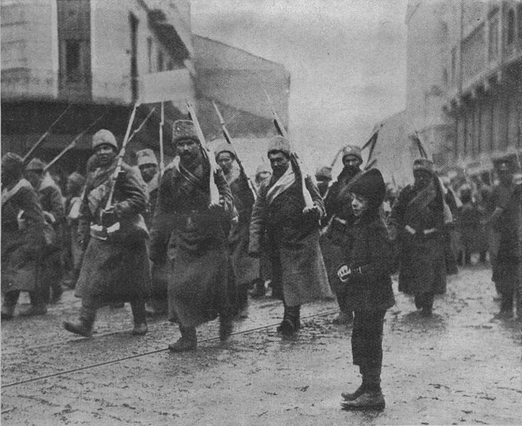 734px-Russian_troops_entering_Lvov_1914.jpg
