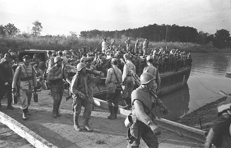 Red Army soldiers go ashore from a barge that brought them to the territory of Yugoslavia,.jpg