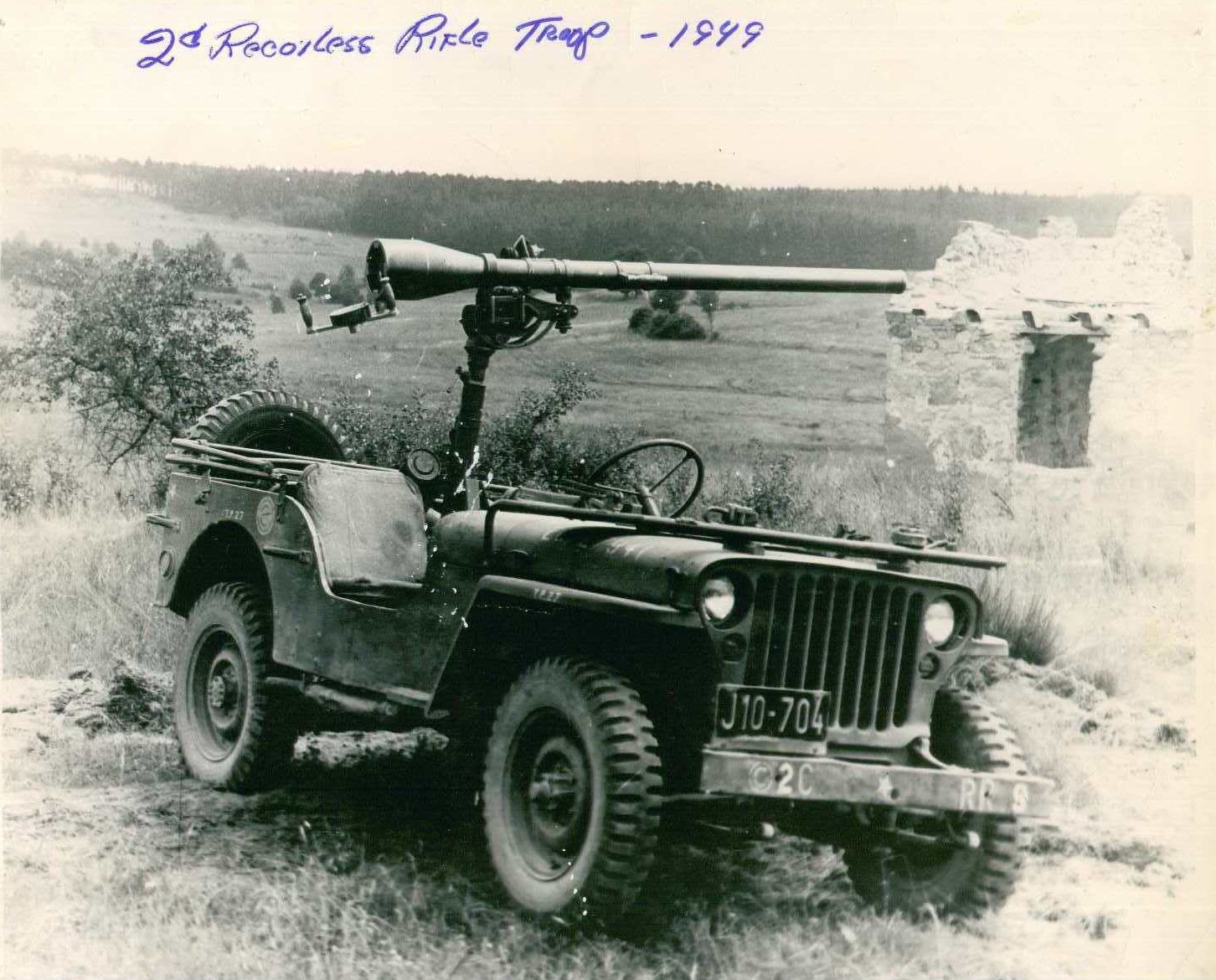 v36117_US WW2 75mm M20 recoilless rifle on a Jeep- 1949.jpg